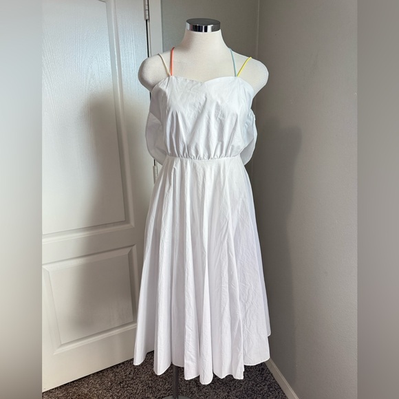 Minusey Luxurious White Cross-Strap Open Back‎ Dress - Picture 5 of 12